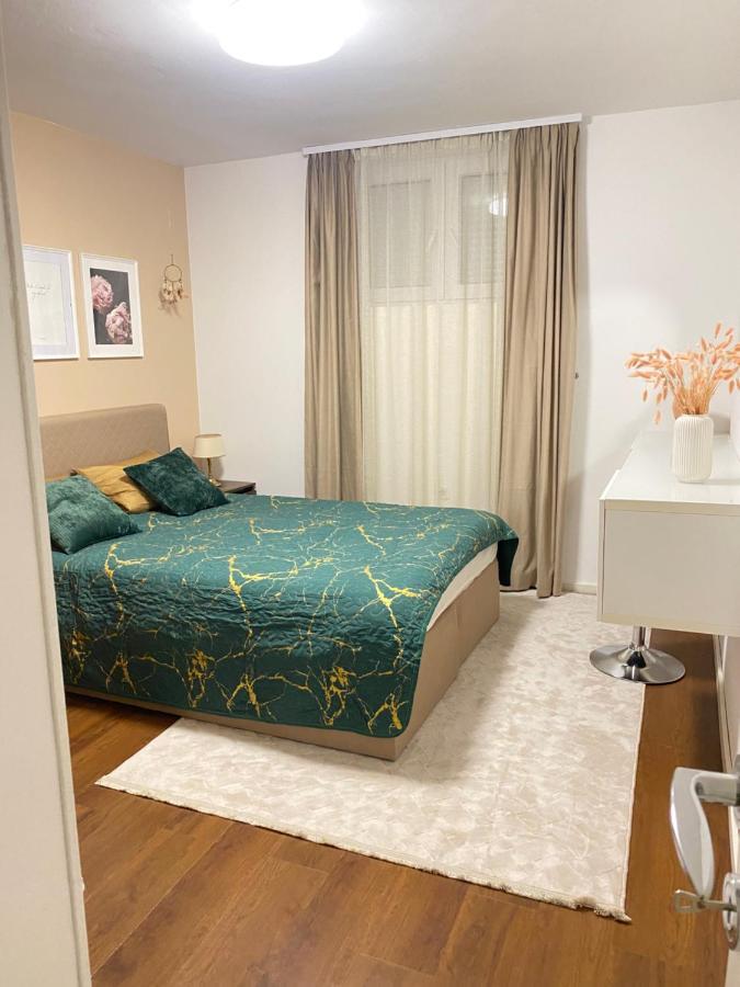 Sweet Flat With 2 Bedrooms Split Croatia Exterior photo